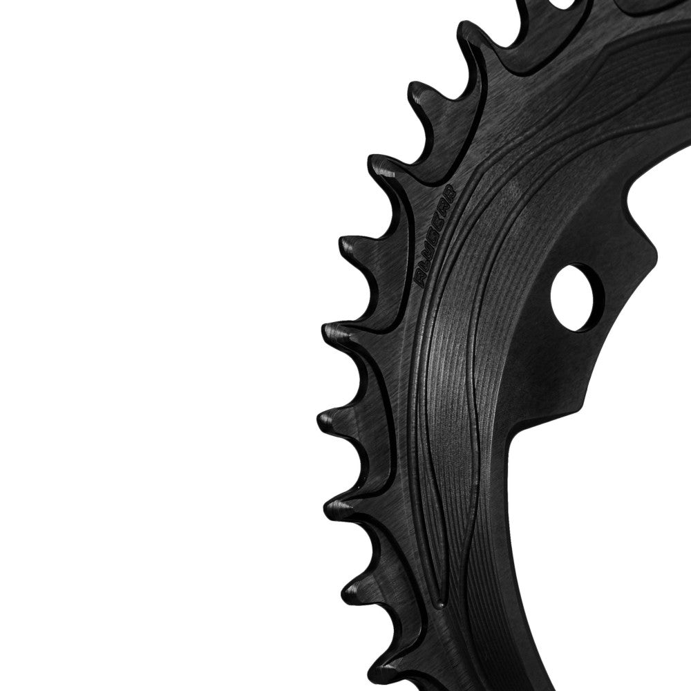 Black ALUGEAR 94/96 BCD 4-bolt MTB chainring, macro close-up of narrow-wide teeth with brushed flow-line machining