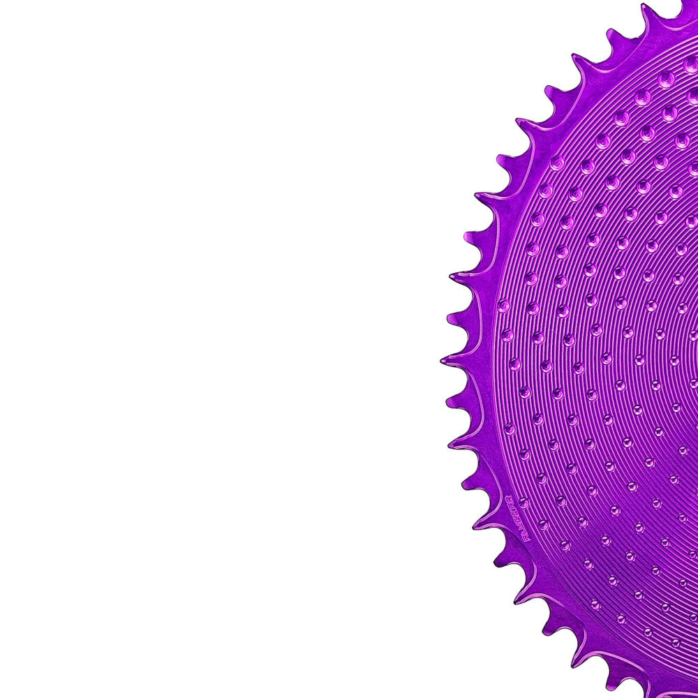 Fioletowa anodowana okrągła zębatka ALUGEAR AERO Golf Ball 1X, detal krawędzi, SRAM 3-bolt direct-mount, zęby narrow-wide