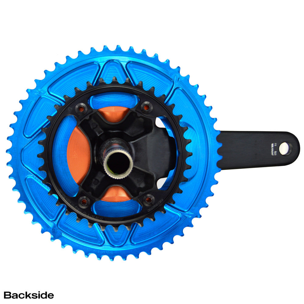 Niebieska zewnętrzna zębatka AERO ALUGEAR z pomarańczową osłoną na korbie Shimano 105, widok od tyłu