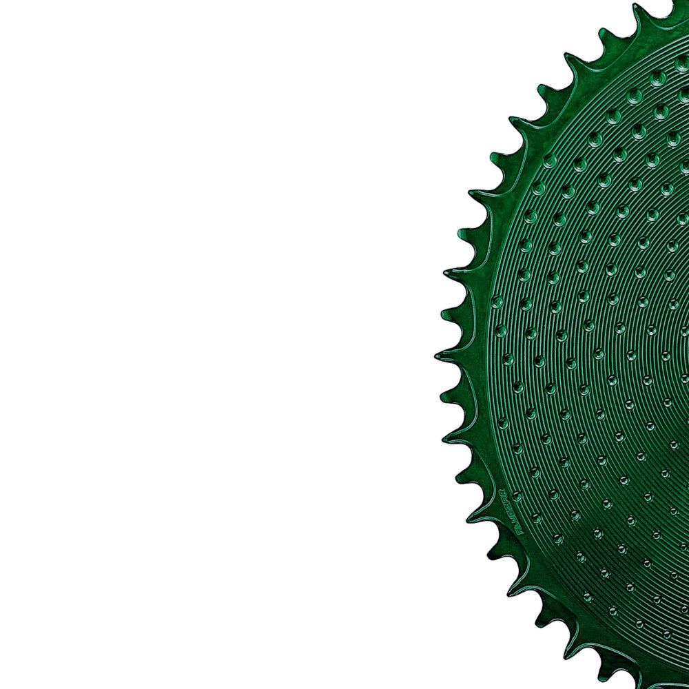 Ciemnozielona anodowana okrągła zębatka ALUGEAR AERO Golf Ball 1X, detal krawędzi, SRAM 3-bolt direct-mount, zęby narrow-wide